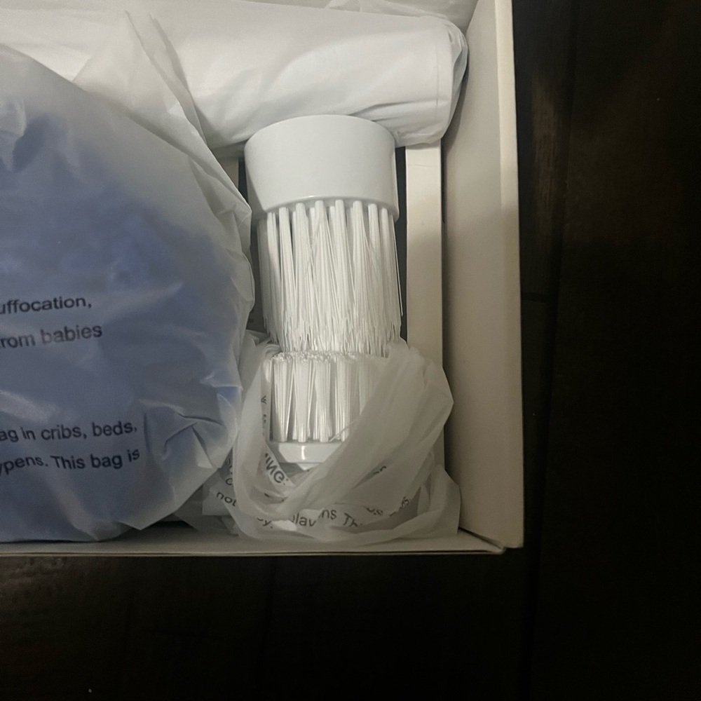 Electric Cleaning Brush in White - Picture 4 of 5